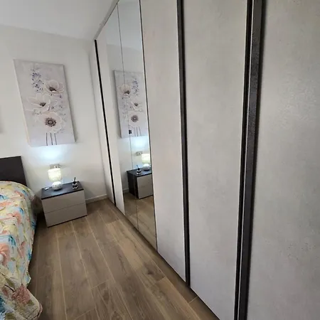 New Living Milano B&B 고르곤촐라