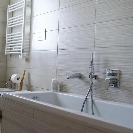 New Living Milano * 고르곤촐라